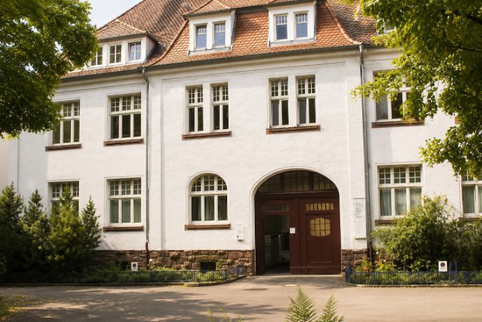 Eingang der Wacker-Fabrik, Torhaus in Mühltal